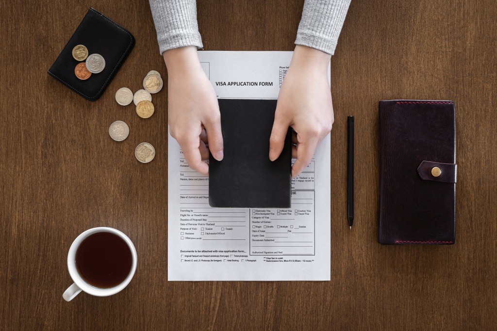 visa-application-form-wooden-table-visa-processing-registration-flat-lay.jpg кофе